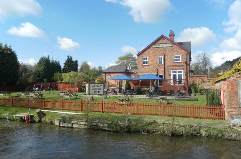 Canal Side Pub in the village of Hopwas