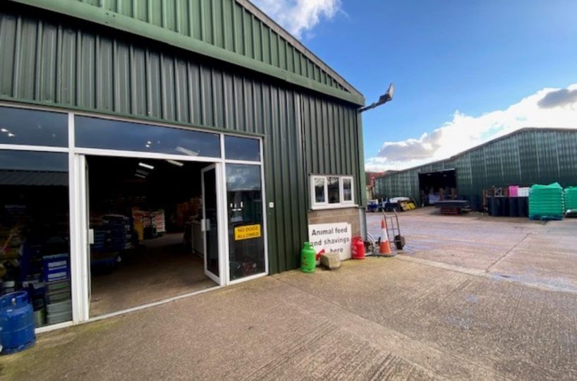 Animal Feeds & Animal Bedding Cash & Carry Located In Kenilworth