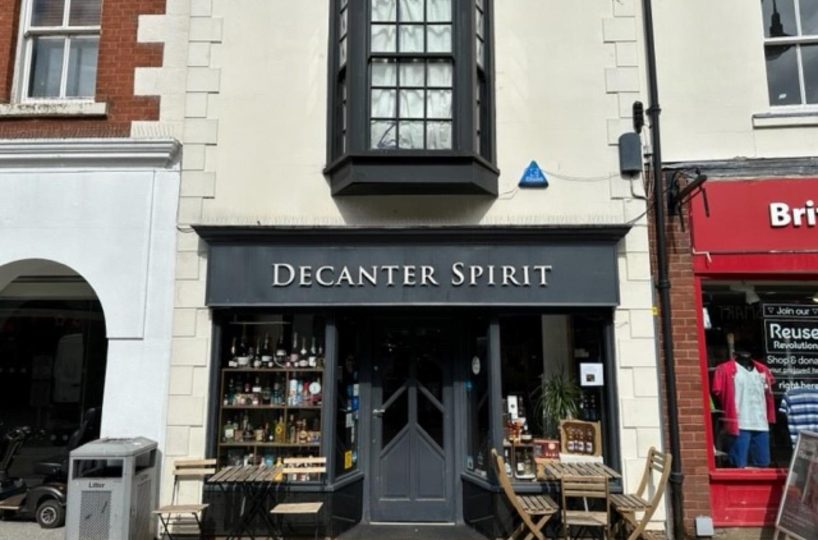 Leasehold Drinks Store & Bar Located In Bromsgrove Town Centre