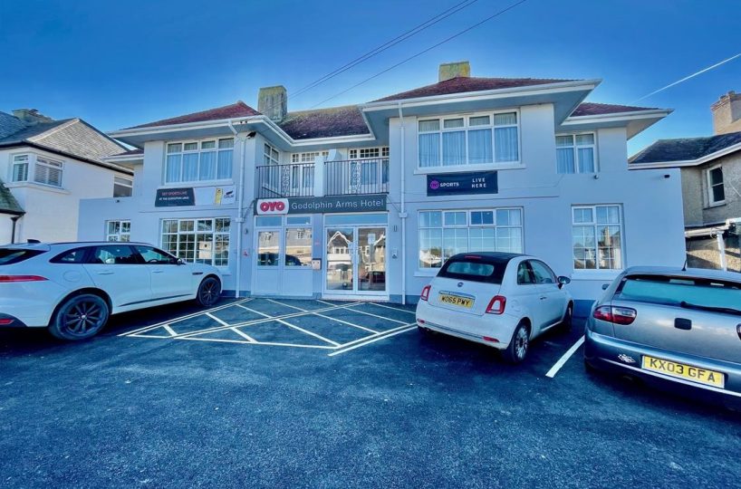 Freehold 30 Bedroom Hotel & Public House Located In Newquay